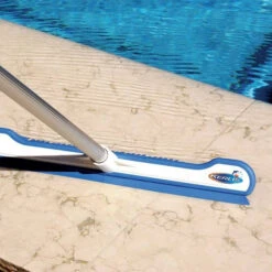 Balai De Piscine Résistant Multi-usages Kerlis - 40 Cm -Spa Relaxation Promos Magasin balai multi usage 14009 margelle min