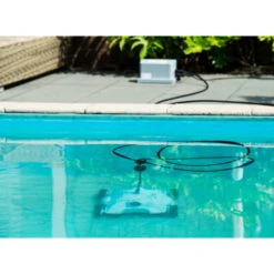 Robot Nettoyeur Fond De Piscine Ubbink Robotclean 1 Noir Et Blanc -Spa Relaxation Promos Magasin robotclean 1 fond piscine ubbink ambiance 2